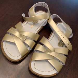 EUC Salt Water Sandals by hoy Gold size 1 girls